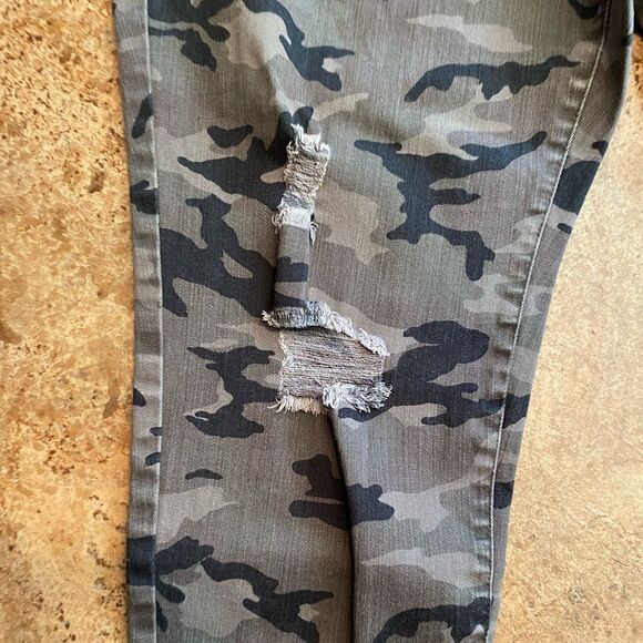 Lane bryant Skinny‎ Camo Print Distressed Mid Rise Super Stretch Jeans - Picture 3 of 8